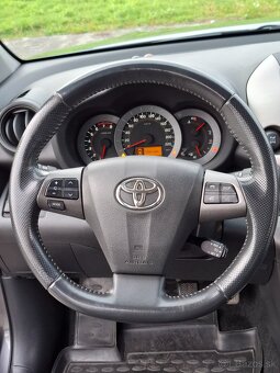 TOYOTA  RAV 4 - 8