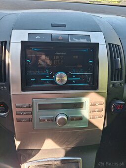 Toyota Corolla Verso 1,8 VVTi - 8