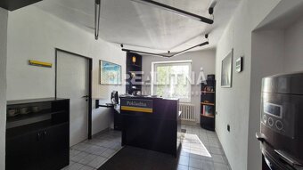 Priemyselný areál (tri haly, recepcia, kancelária, garáže, l - 8