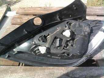 Predam na Opel astra H predne a zadne svetla - 8