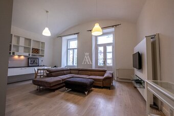 Multifunkčná budova na predaj, meštiansky dom, historické j - 8