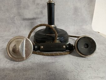 Velmi starý telefon s kruhovou základnou.se stítkem Ericsson - 8