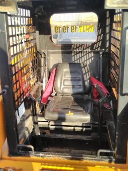 Nakladac čelný  smykovy nakladac - 8