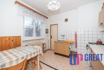 PREDAJ - 3 izbový byt v rodinnom dome, s garážou a pozemkom - 8