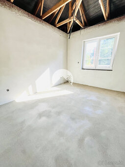 Reality KOMPLEX s.r.o., Vám ponúka na predaj moderný 4-izbov - 8