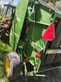 Predám balikovač John Deere 545 - 8