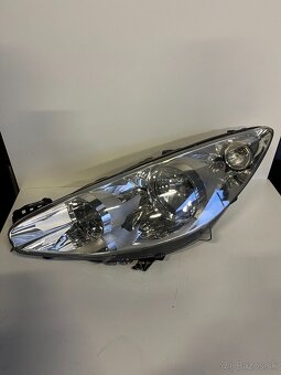 Predne svetlomety Peugeot - 8