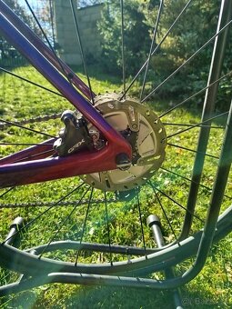 Cestný karbonový bicykel BH - 8