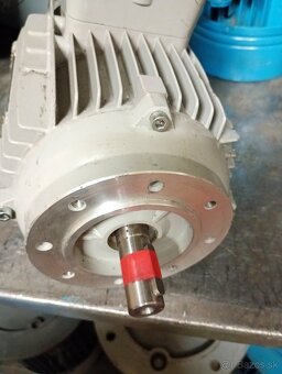 Predám dva elektromotory 2,2kw - 8