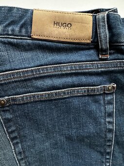 Pánske,kvalitné džínsy HUGO BOSS - RED - veľkosť 34/32 - 8