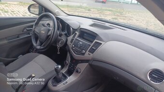 Predám Chevrolet Cruze 1.6 benzín,83 kw, r.v. - 8