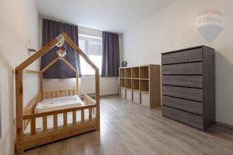Na predaj 3-izbový byt s predzáhrodkou a dvomi parkovacím mi - 8