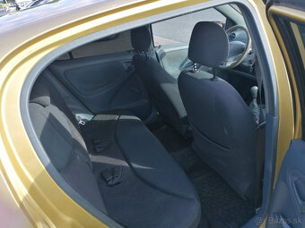 Toyota Yaris 1.0 - 8