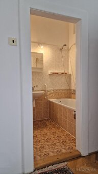 Štýlový a priestranný 2,5 izbový byt v centre - 8