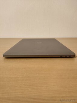 MacBook Pro 15 2018 16GB 256GB - 8