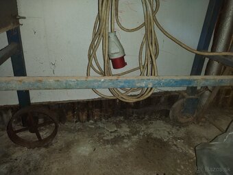 Predám kužeľová štiepačka na drevo 5,5 KW - 8