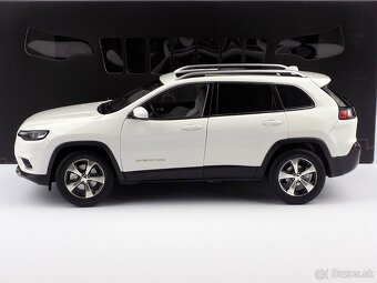 JEEP CHEROKEE 1:18 PAUDI - 8