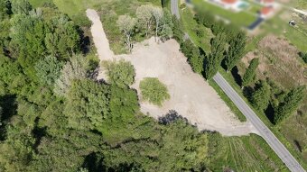 Veľký stavebný rožný pozemok Malé Leváre - 8
