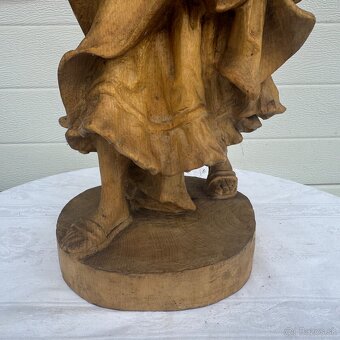 Velká socha dřevená ruční práce Samaritánka se džbánem - 8