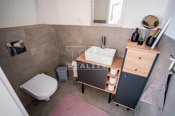 Atraktívny rodinný dom v centre Ilavy s 3 bytovými... - 8