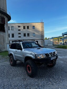 Nissan Patrol y61 2,8 - 8