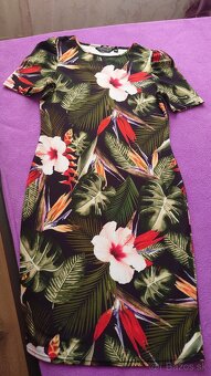 Dorothy Perkins nádherné vzorované puzdrové šaty - 8