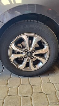 Hyundai i20 1.2 benzín Top stav - 8