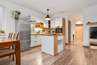 ASSENZIO - EXKLUZÍVNE - 3 IZBOVÝ DOM - BLATNÁ NA OSTROVE - Š - 8