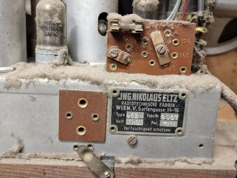 Starožitné elektronkové drevené radio / Radione Type 452-U - 8