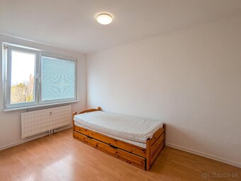 Väčší 3-izbový byt s loggiou s panoramatickým výhľadom - 8