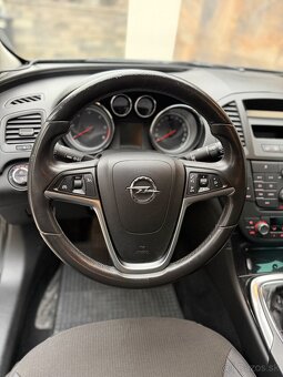 OPEL INSIGNIA SPORTS TOURER SW / 2,0 DIESEL MANUÁL - 8