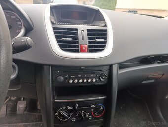Peugeot 207 - 8