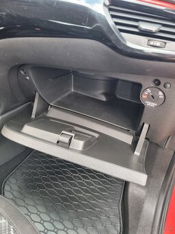 Opel Corsa E 1,4 benzin-plyn 90PS - 8
