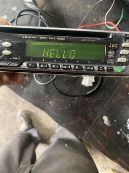 Predám 2ks autorádia sencor a JVC - 8