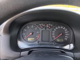 Volkswagen Golf IV - 8