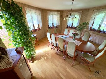 NA PREDAJ VÝNIMOČNÁ RODINNÁ VILA, POZEMOK 8000M2, PRIETRŽ, o - 8