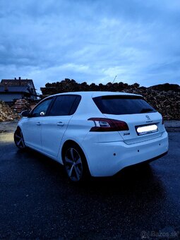 Peugeot 308 - 8