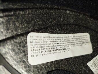 Prilba na sánkovanie a korčuľovanie - 8