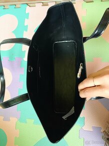 Priestranná čierna kabelka, ľahká, kvalitná, nová - 8