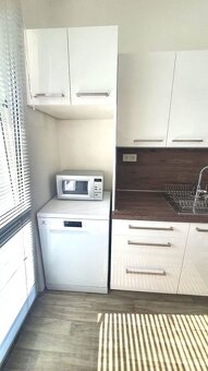 Prenájom MODERNÝ 3-izb. byt s loggiou, KLIMATIZÁCIOU, pri Dr - 8