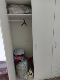 Darujem za odvoz - skrine, písací stôl, válendy - 8