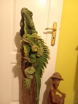 Drevena socha leguany,loviaci rybár - 8
