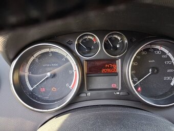 Peugeot 308 - 8