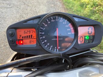 Predám SUZUKI GSR 600 - 8