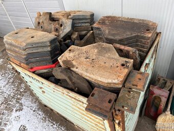 Predám predné závažia na Zetor crystal - 8