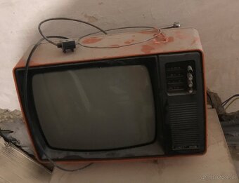 TV JUNOSŤ 402 BC cena 30 € - 8