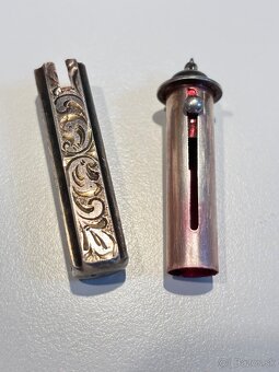 Starožitný gravírovaný strieborný rúž - 8