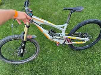 Downhill bicykel yt tues2016 - 8