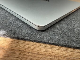 MacBook Pro 13” (2017) Silver 256 GB – Nová Batéria - 8