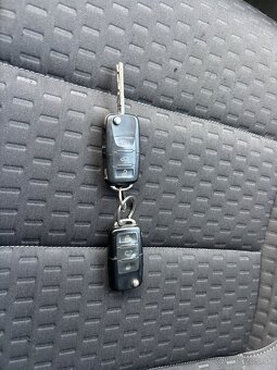 Volkswagen Touran 2.0tdi 103kw m6 - 8